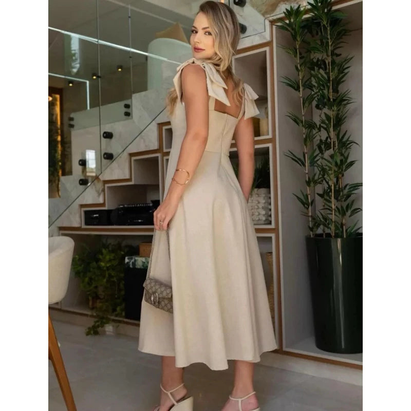 O Vestido Midi Victoria de Linho combina a sofisticação do linho com um design funcional e cuidadosamente elaborado.