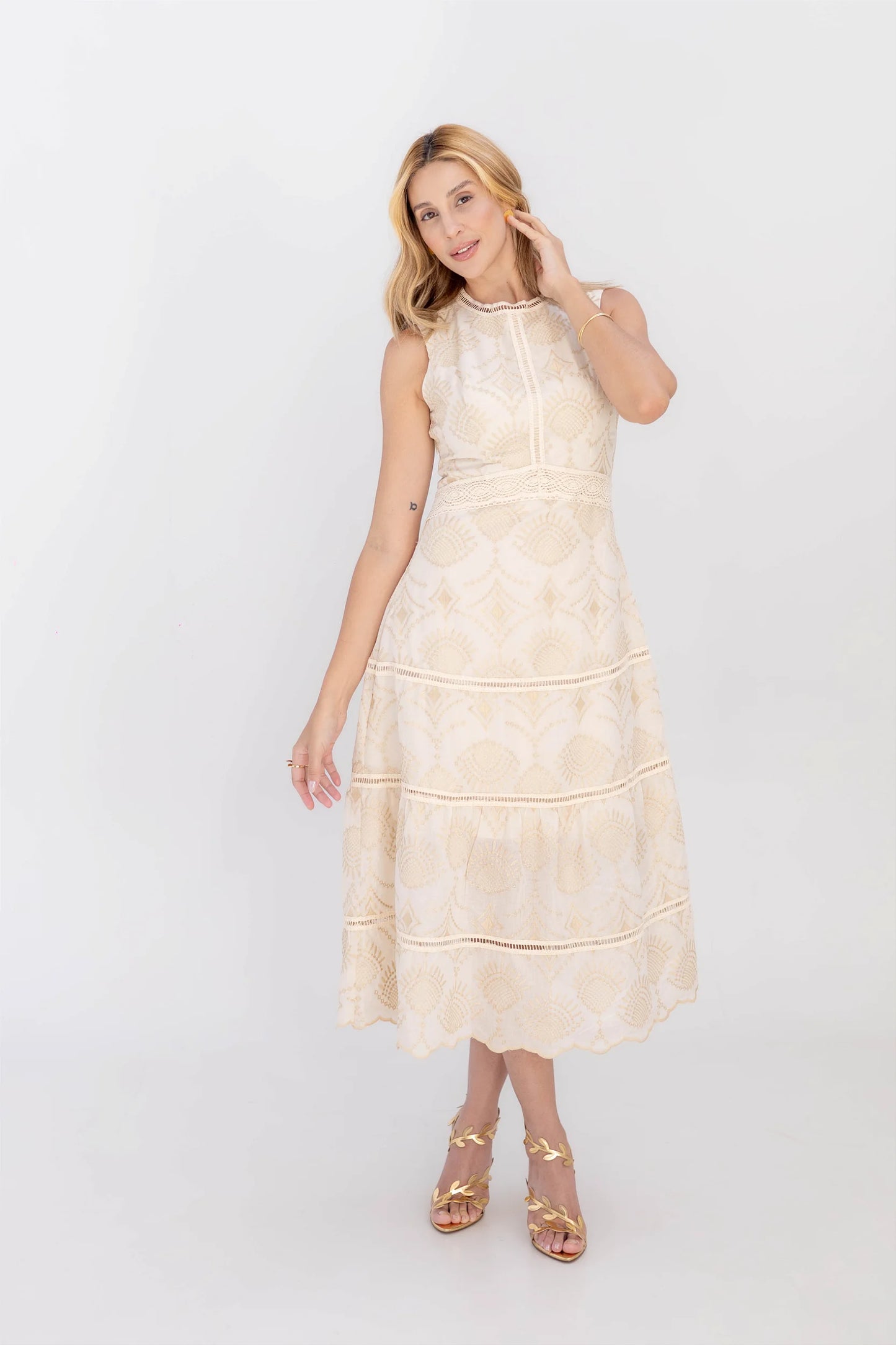 Vestido Midi em Laise Wennancia
