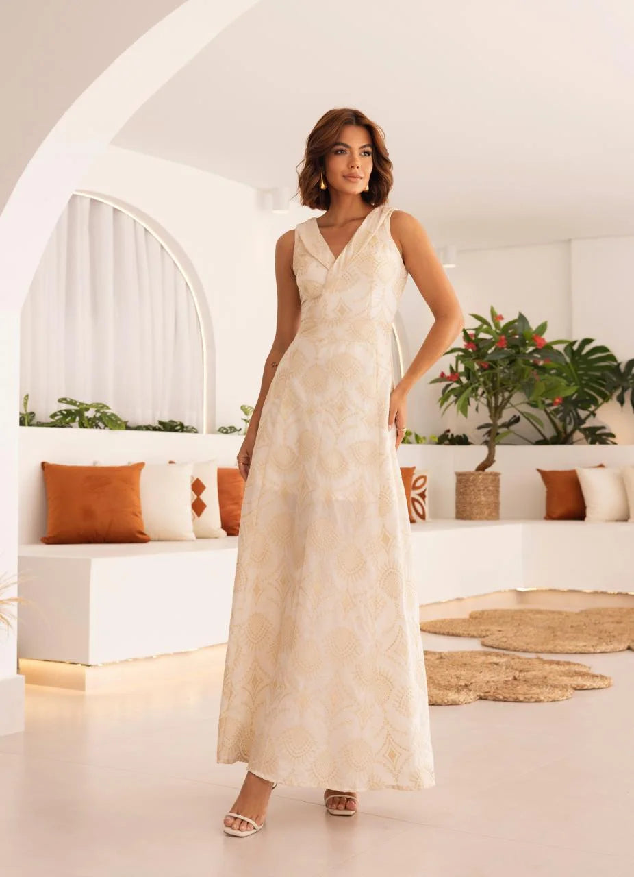 Cada detalhe do Vestido Celine foi cuidadosamente pensado para exalar sofisticação e destacar a elegância natural de quem o veste.