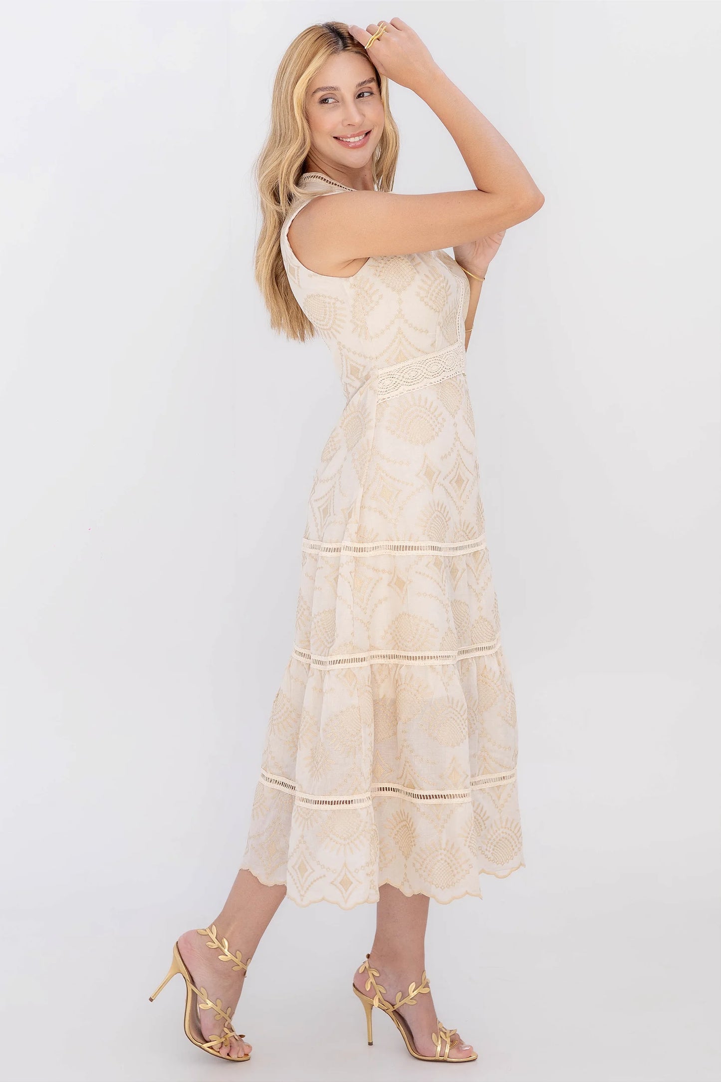 Vestido Midi em Laise Wennancia