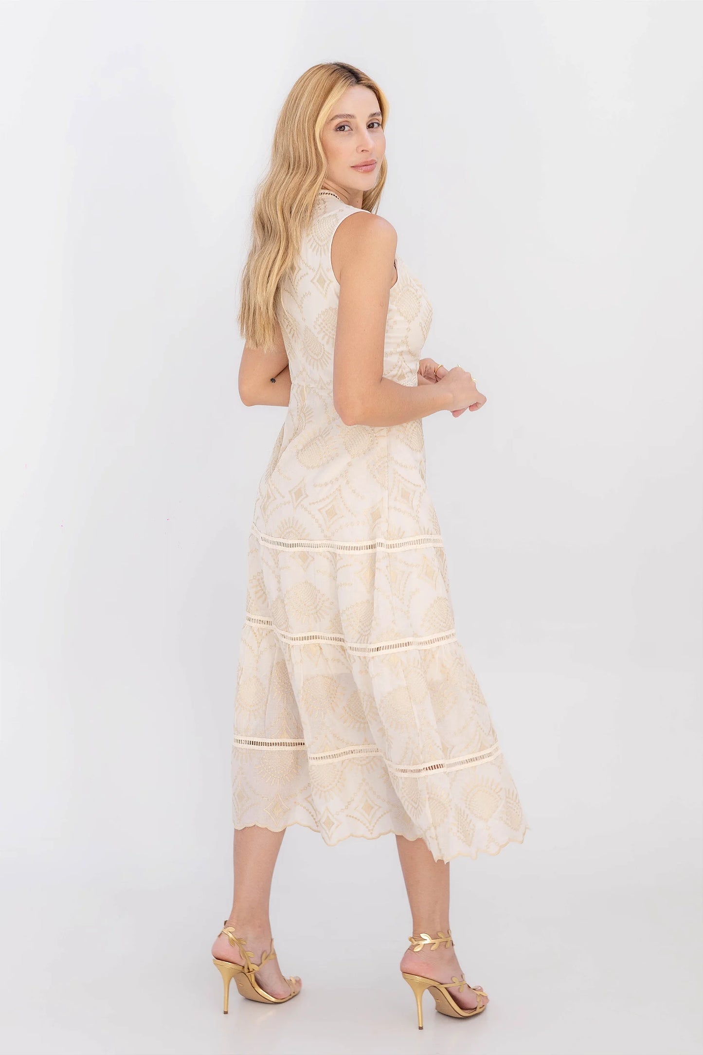 Vestido Midi em Laise Wennancia