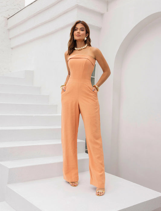 O Macacão Longo com Alça Removível eleva o conceito de elegância a outro patamar. Com um design exclusivo e detalhes que valorizam sua silhueta, essa peça é ideal para mulheres que buscam unir sofisticação, conforto e praticidade em qualquer ocasião.