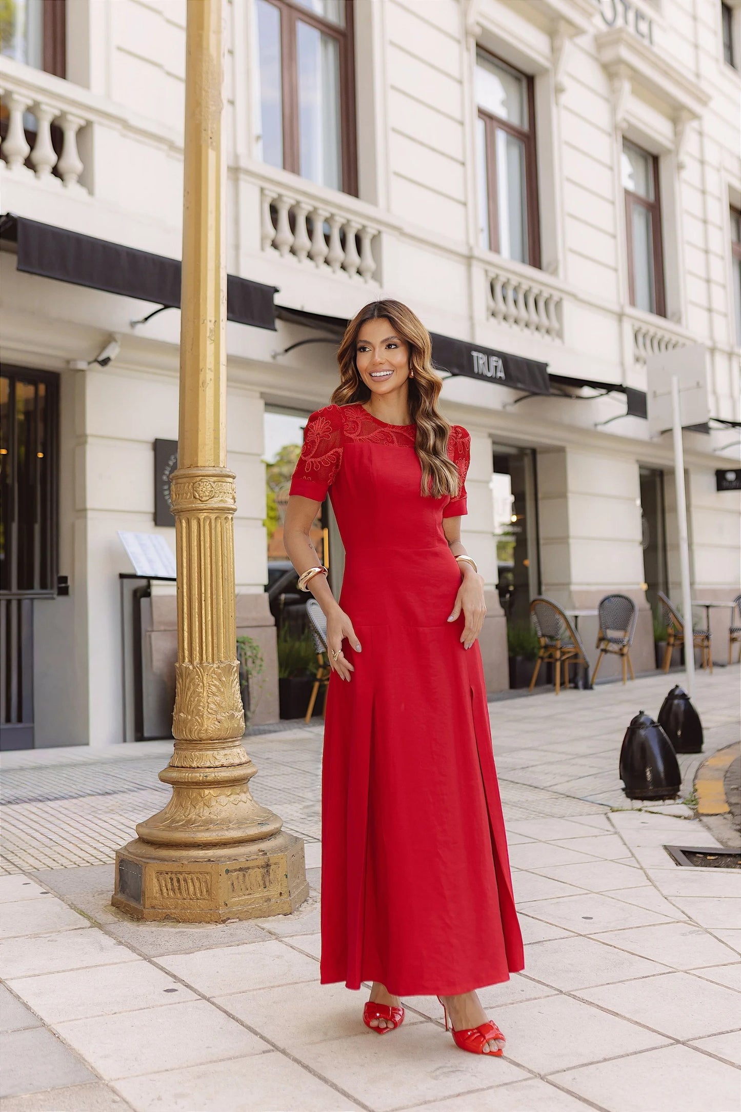 Vestido Longo com manga de renda vermelho