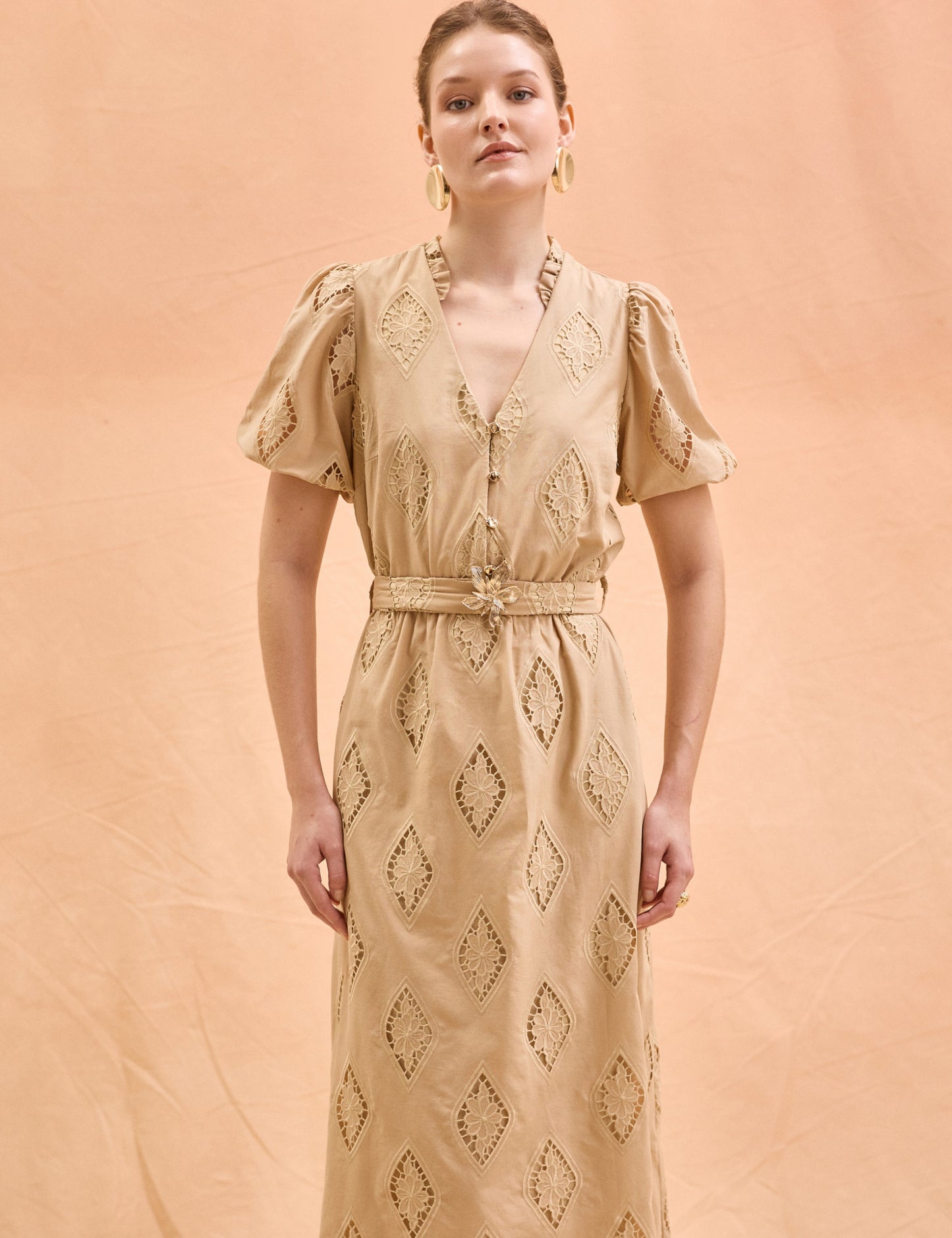 Vestido Bordado Diana Bege